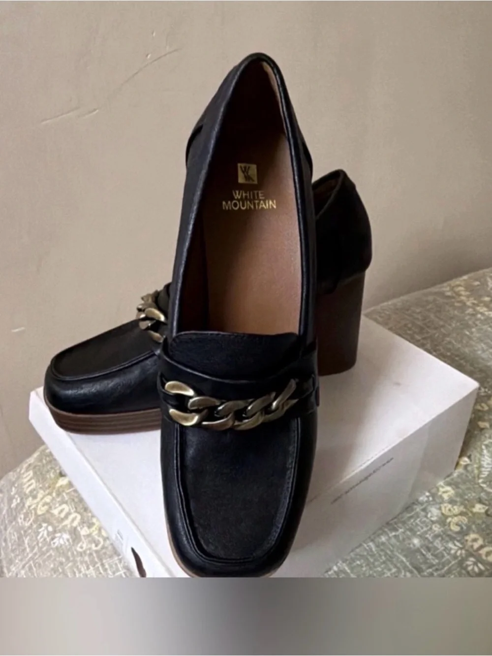 🖤 White Mountain Black Chain Loafers 🖤